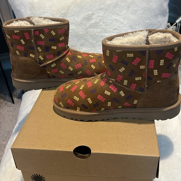 UGG JONA CONFETTI LOGO MINI BOOTS -CHESTNUT SUEDE -UGGPURE LINED -BIG KIDS US 5 - Picture 2 of 5
